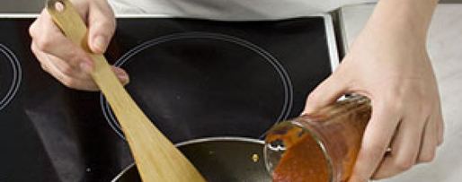 Шаг 1: икры овощной с чесноком