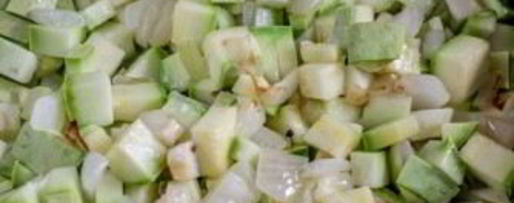 Шаг 2: кабачковой икры без моркови с томатной пастой