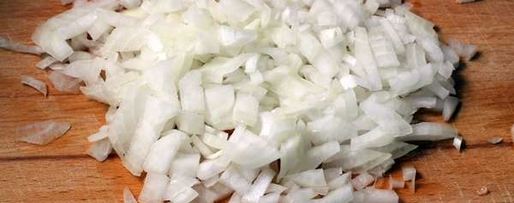 Шаг 1: кабачковой икры кусочками