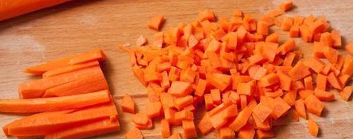 Шаг 2: кабачковой икры кусочками