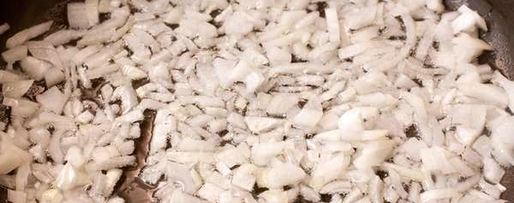 Шаг 4: кабачковой икры кусочками