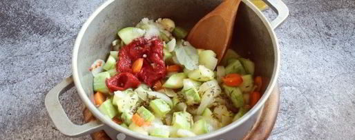 Шаг 8: кабачковой икры с чесноком