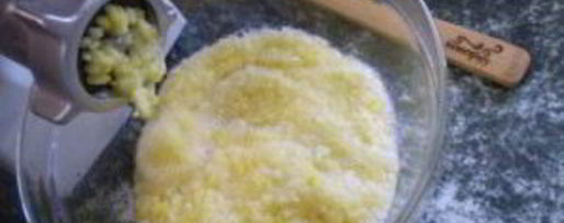 Шаг 1: кабачковой икры с майонезом и чесноком