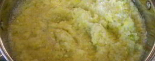 Шаг 3: кабачковой икры с майонезом и луком