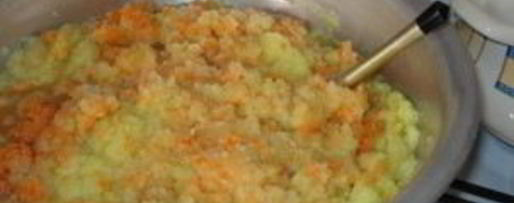 Шаг 2: кабачковой икры с морковью через мясорубку