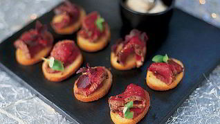 Рецепт Канапе из говядины с хреном