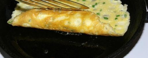 Шаг 4: канапе из омлета с творогом