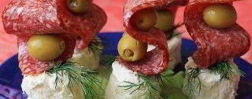 Шаг 3: канапе на шпажках с салями