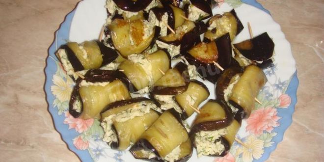 Рецепт канапе рулетики из баклажанов с сыром и чесноком