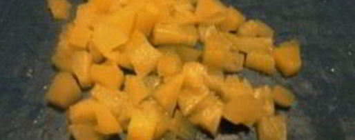 Шаг 4: канапе с ананасами, курицей и апельсинами