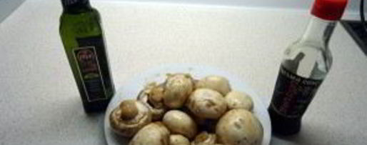 Шаг 1: канапе с грибами на шпажках