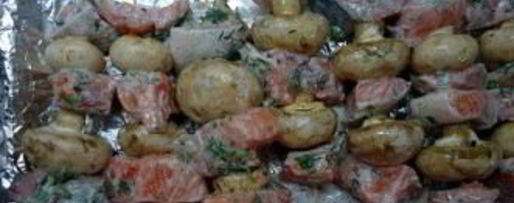 Шаг 2: канапе с грибами на шпажках