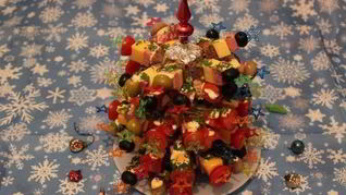 Рецепт Канапе с колбасой и сыром