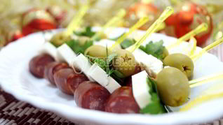 Рецепт Канапе с копчеными колбасками