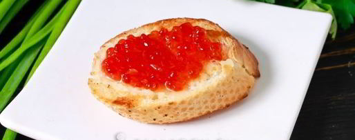 Шаг 9: канапе с красной икрой