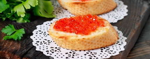 Шаг 10: канапе с красной икрой