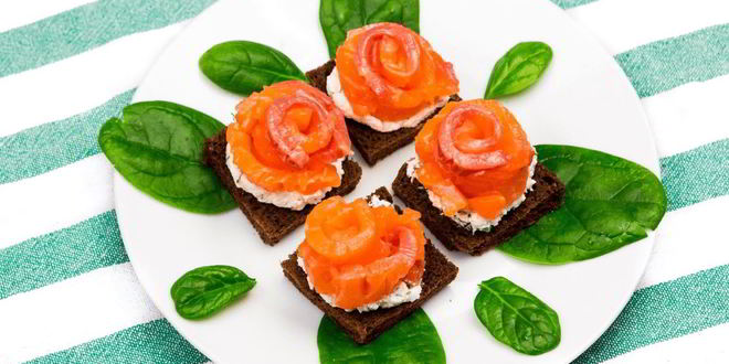 Рецепт канапе с красной рыбой розочки