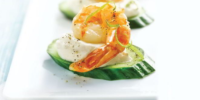 Рецепт канапе с креветками и огурцом