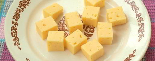 Шаг 1: канапе с креветками, сыром и черри