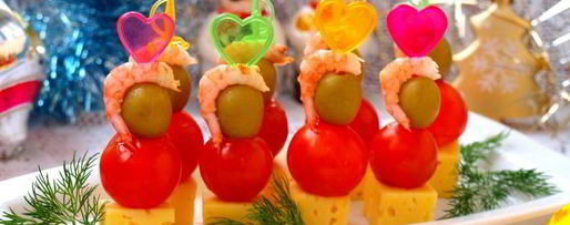 Шаг 3: канапе с креветками, сыром и черри