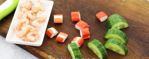 Шаг 2: канапе с креветками