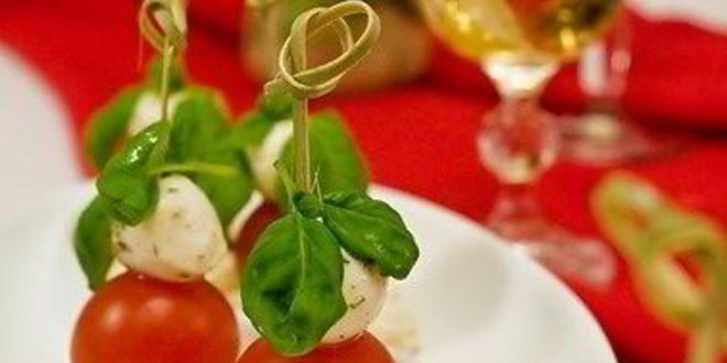 Рецепт канапе с моцареллой к шампанскому