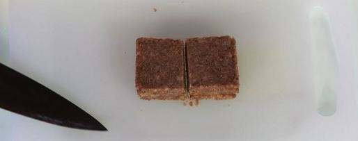 Шаг 1: канапе с сельдью и красным луком