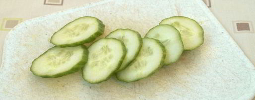 Шаг 2: канапе с сельдью и свежим огурцом