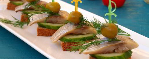 Шаг 3: канапе с сельдью и свежим огурцом