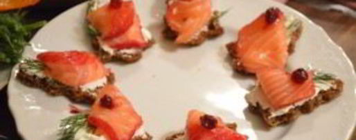 Шаг 3: канапе с семгой и сыром