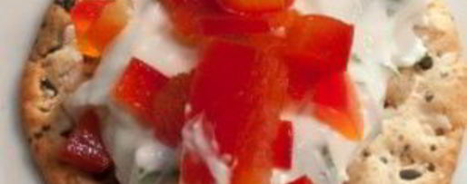 Шаг 3: канапе с сырной массой и сладким перцем