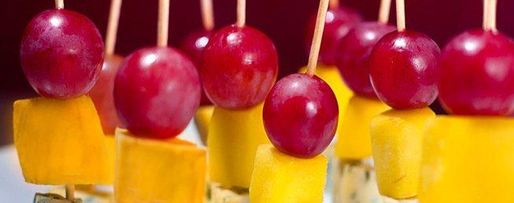 Шаг 2: канапе с виноградом