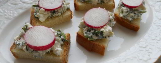 Шаг 3: канапе со свежим огурцом, перепелиными яйцами и адыгейским сыром