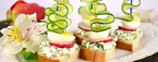 Шаг 5: канапе со свежим огурцом, перепелиными яйцами и адыгейским сыром