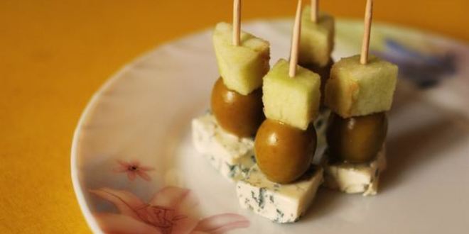 Рецепт канапе яблочко блю