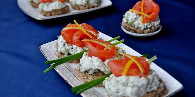 Рецепт канапе закусочные с семгой и сырным кремом