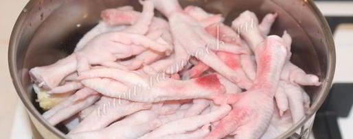 Шаг 2: холодца из куриных ножек без желатина