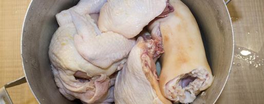 Шаг 5: холодца из курицы и свиных ножек