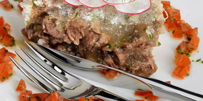 Рецепт холодца с салатом из редиса и томатной сальсой