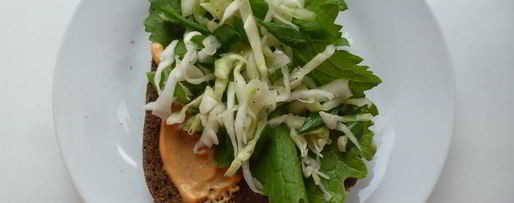 Шаг 3: хот-дога с капустным салатом