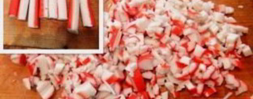 Шаг 1: хот-дога с крабовыми палочками