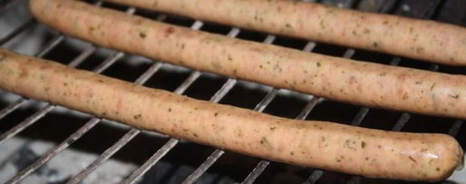 Шаг 1: хот-догов в пите с тирольскими колбасками на мангале