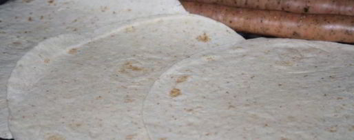 Шаг 2: хот-догов в пите с тирольскими колбасками на мангале