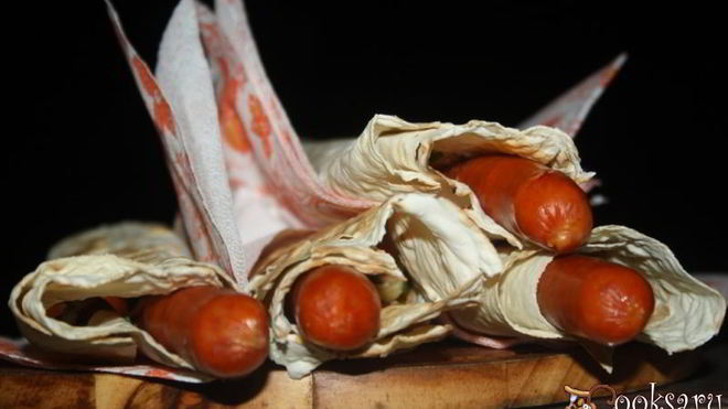 Рецепт Хотдогов с венгерскими колбасками в лаваше на мангале