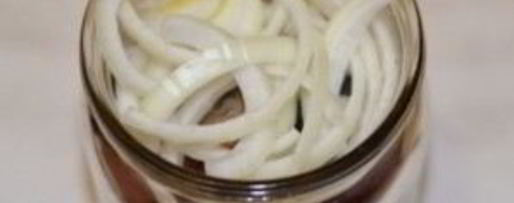 Шаг 5: маринованной сельди с луком