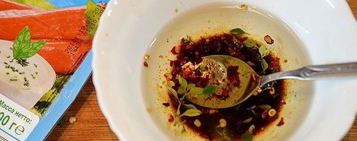 Шаг 3: маринованных крабовых палочек