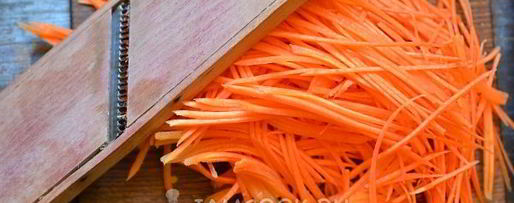 Шаг 2: корейской моркови с луком