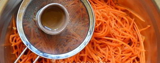 Шаг 7: корейской моркови с луком