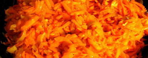 Шаг 12: моркови по-корейски с луком