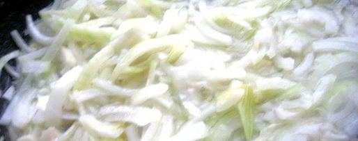 Шаг 4: моркови по-корейски с луком